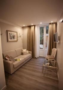 Oasis Hotel Restaurant - Hotel Overview and Location