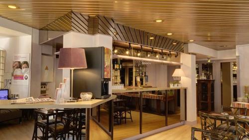 Orme Hotel, Akena - Hotel Overview and Location
