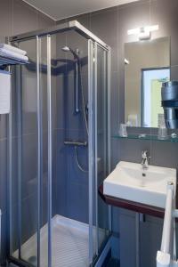 Red Fox - Hotel Overview and Location