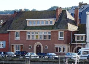 Sails and Terraces by Corinne Residence Facing the Port - Location and Accessibility