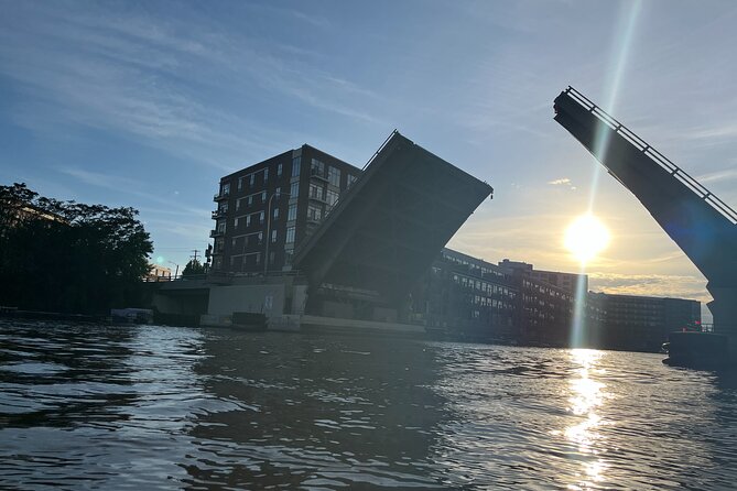 Small Group Kayak Tour of Skyline in Milwaukee - Meeting and Pickup Details