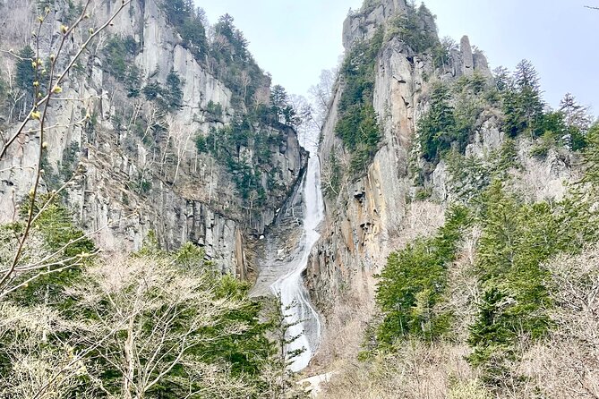 Sounkyo Gorge Autumn Leaves Ice Pavilion Day Tour by Private Car