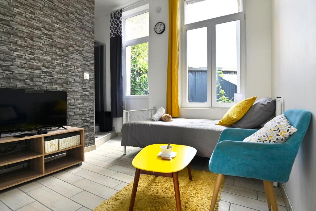 Studio Without Kitchen - 1 Person - Property Overview and Location