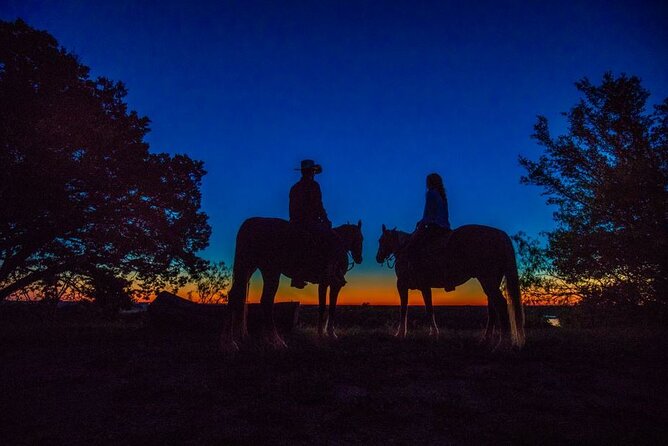 Sunset Horseback Ride With Scenic Views