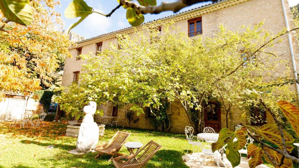 The Bastide of Paradou - Facilities and Amenities