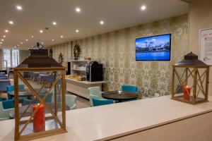 The Originals Boutique, Hotel Danieli, Avignon - Location and Accessibility