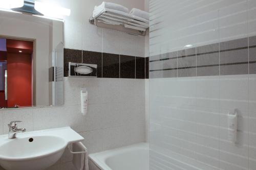 The Originals City, Hotel Ascotel, Lille East Grand Stadium - Location and Accessibility