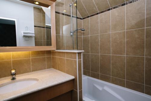 The Relais Du Roy - Hotel Overview and Location