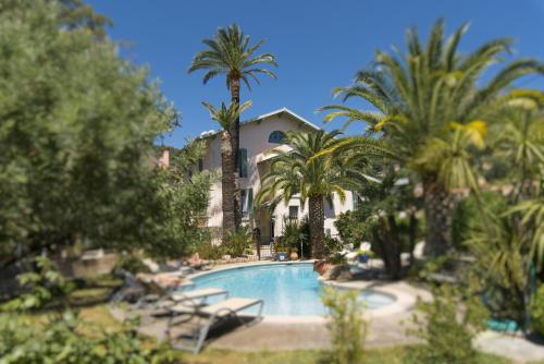 The Roseraie Villa, Family Hotel OPEN ALL YEAR ROUND - Overview of La Villa Roseraie