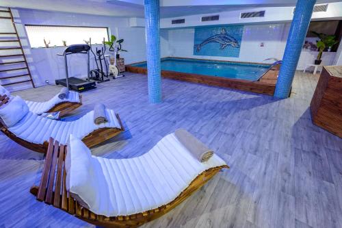 The White Pines in Provence - Discovering Les Pins Blancs En Provence