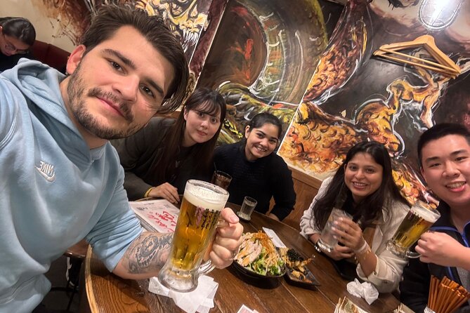 Tokyo: Shinjuku Izakaya & Bar Hopping Food Tour