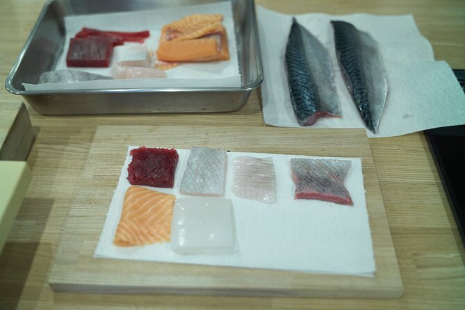 Toyosu Fish Market Private Tour and Cooking Experience