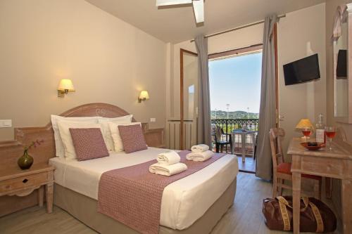 Vacances Bleues Hotel Castel Luberon - Overview of Vacances Bleues Hôtel Castel Luberon