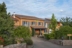 Vines Hotel - Accommodations and Amenities