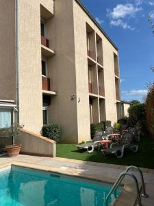 Adonis Arc Hotel Aix - Amenities and Services