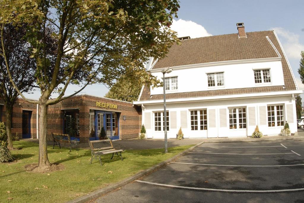 Agena Hotel - Amenities and Services