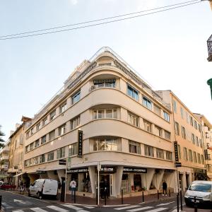 ATH Hotel Athénée - Guest Reviews and Ratings