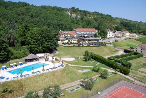 Auberge Du Camp Romain - Accommodation and Amenities