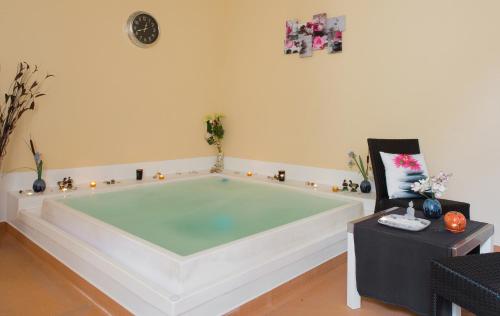 Auberge Du Moulin Marin - Accommodations and Amenities