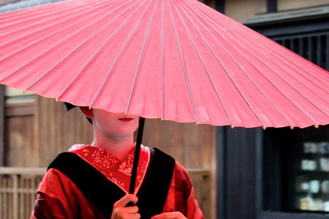 Authentic Kyoto Gion Tour With Traditional Cuisine and Maiko Show - Tour Conditions and Accessibility
