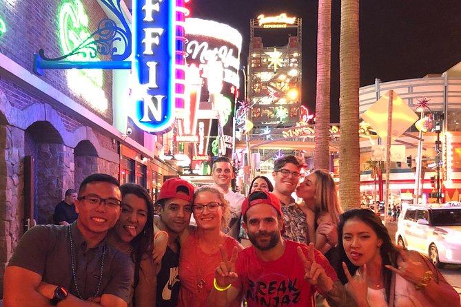 Bar Crawl On Fremont Street - Embracing the Diverse Entertainment Scene