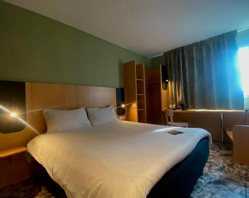 B&B HOTEL Amiens Centre Cathedral - Location and Accessibility
