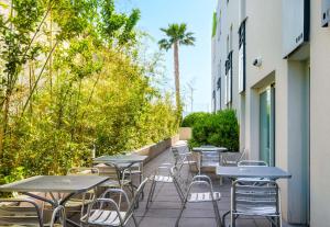 B&B HOTEL Cannes La Bocca Beach - Amenities and Services