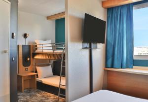 B&B HOTEL Les Sables-d'Olonne Center Train Station - Guest Amenities and Services