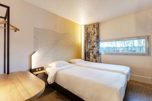 B&B HOTEL Lille Centre Grand Palais - Amenities and Services