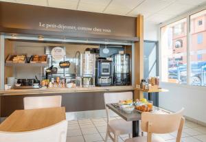 B&B HOTEL Martigues Port-de-Bouc - Accommodations and Facilities