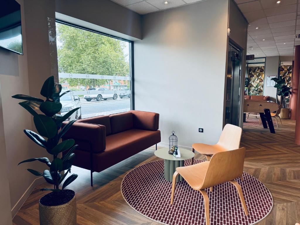 B&B HOTEL Maubeuge Station - Location and Accessibility