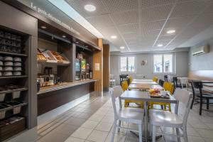 B&B HOTEL Orange - Accommodation and Facilities