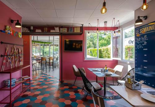 B&B HOTEL Orléans Nord Saran - Amenities and Services Offered