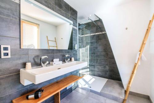 Best Western Hotel De La Plage Saint Marc Sur Mer - Amenities and Facilities Offered