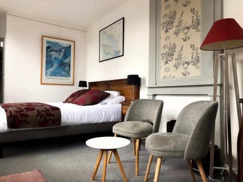 Between Earth and Sea - Historical Significance of Entre Terre Et Mer