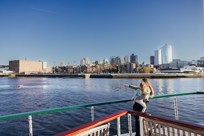 Boston Harbor Holiday Brunch Cruise - Onboard Amenities and Dining Options