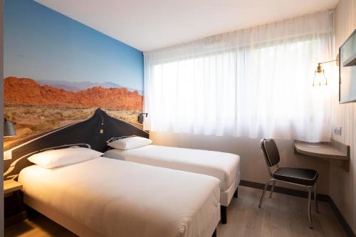 Break Hotel - Room Features and Amenities