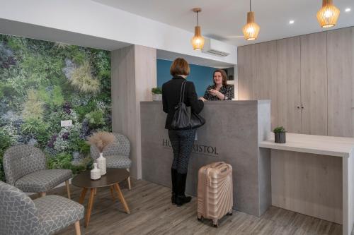 Bristol Nice - Accommodations and Amenities