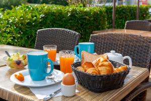 Brit Hotel Avignon Sud Le Calendal - Amenities and Features