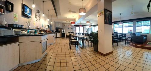 Brit Hotel Besançon The Clock - Location and Accessibility