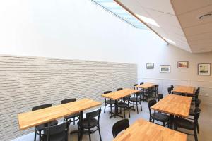 Brit Hotel Calais - Location and Accessibility