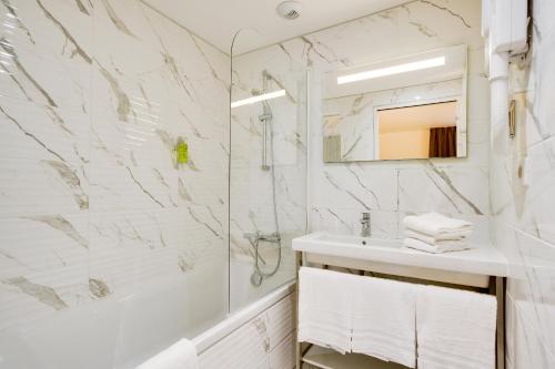 Brit Hotel Comfort Loches - Amenities and Facilities Offered