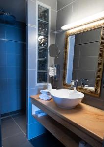 Brit Hotel Comfort Saint-Lô - Room Options and Features