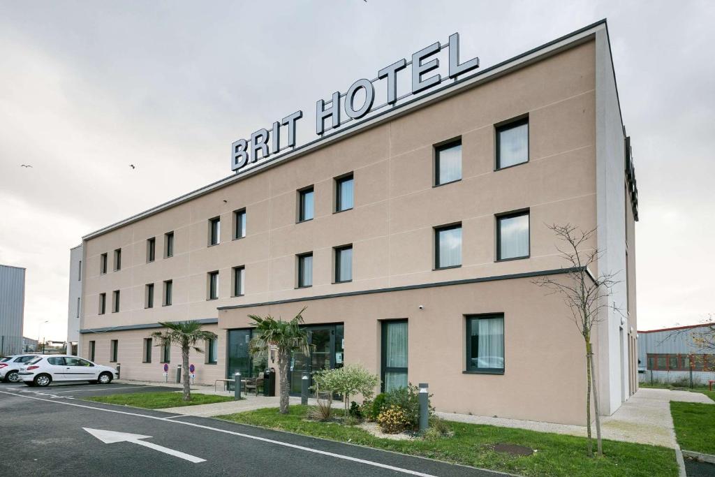 Brit Hotel Dieppe - Location and Accessibility