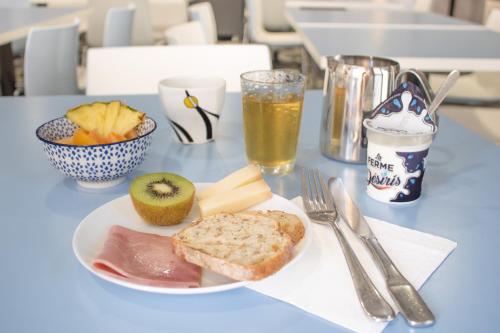 Brit Hotel Mâcon Centre Gare - Location and Accessibility