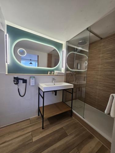 Campanile Chartres - Amenities and Services