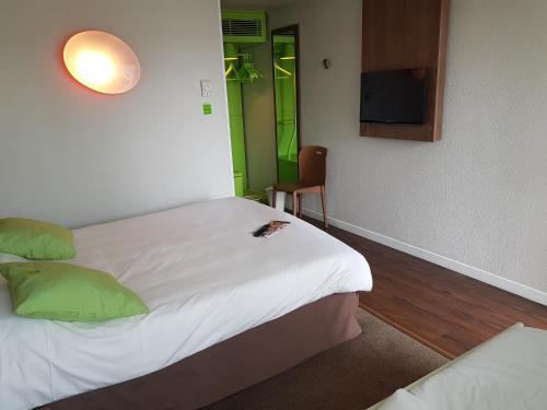 Campanile Clermont-Ferrand South Issoire - Room Features and Amenities