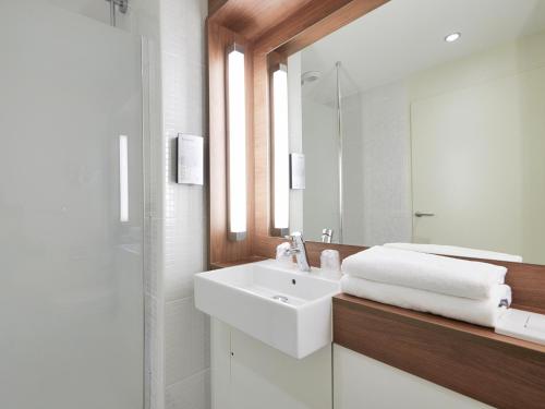 Campanile Lille Euralille - Amenities and Services