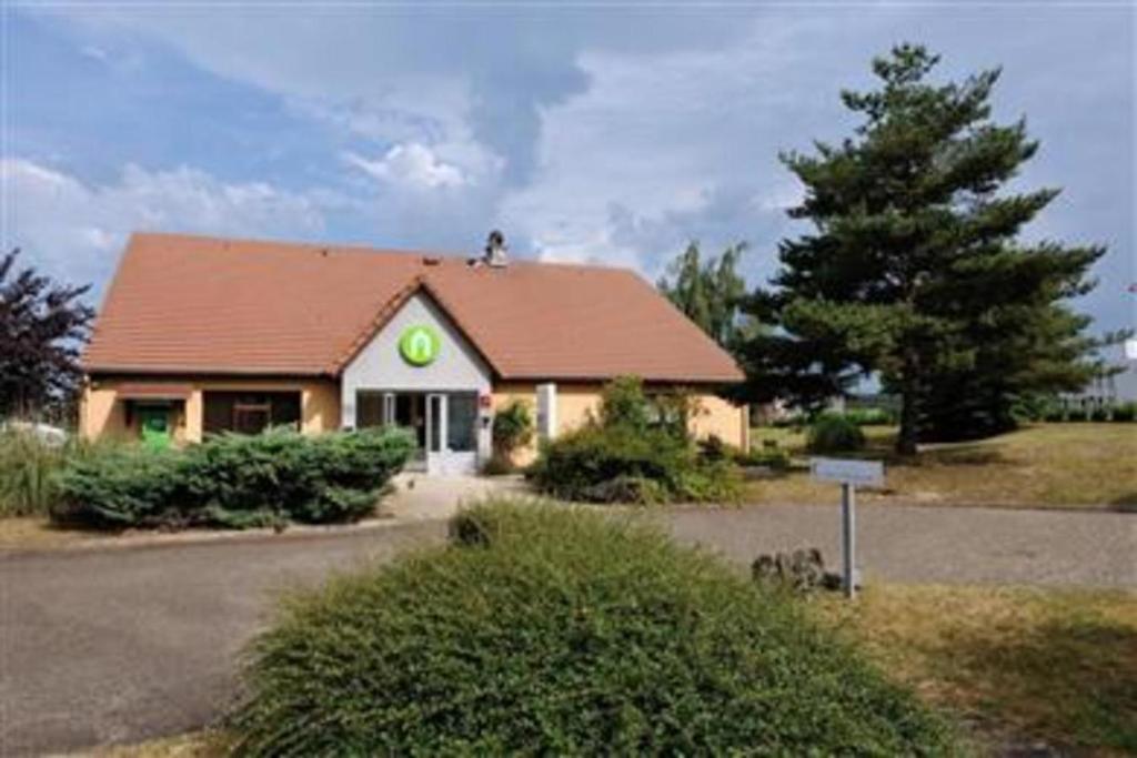 Campanile Moulins Avermes - Amenities and Services