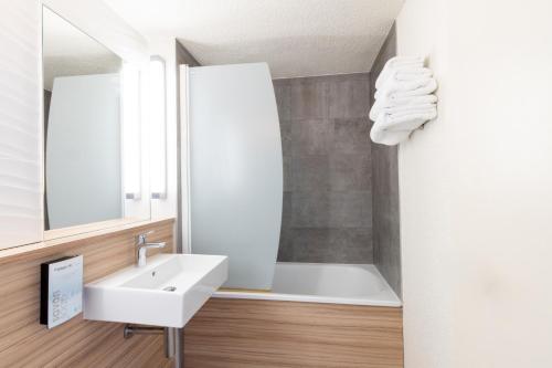 Campanile Reims West - Tinqueux - Location and Accessibility